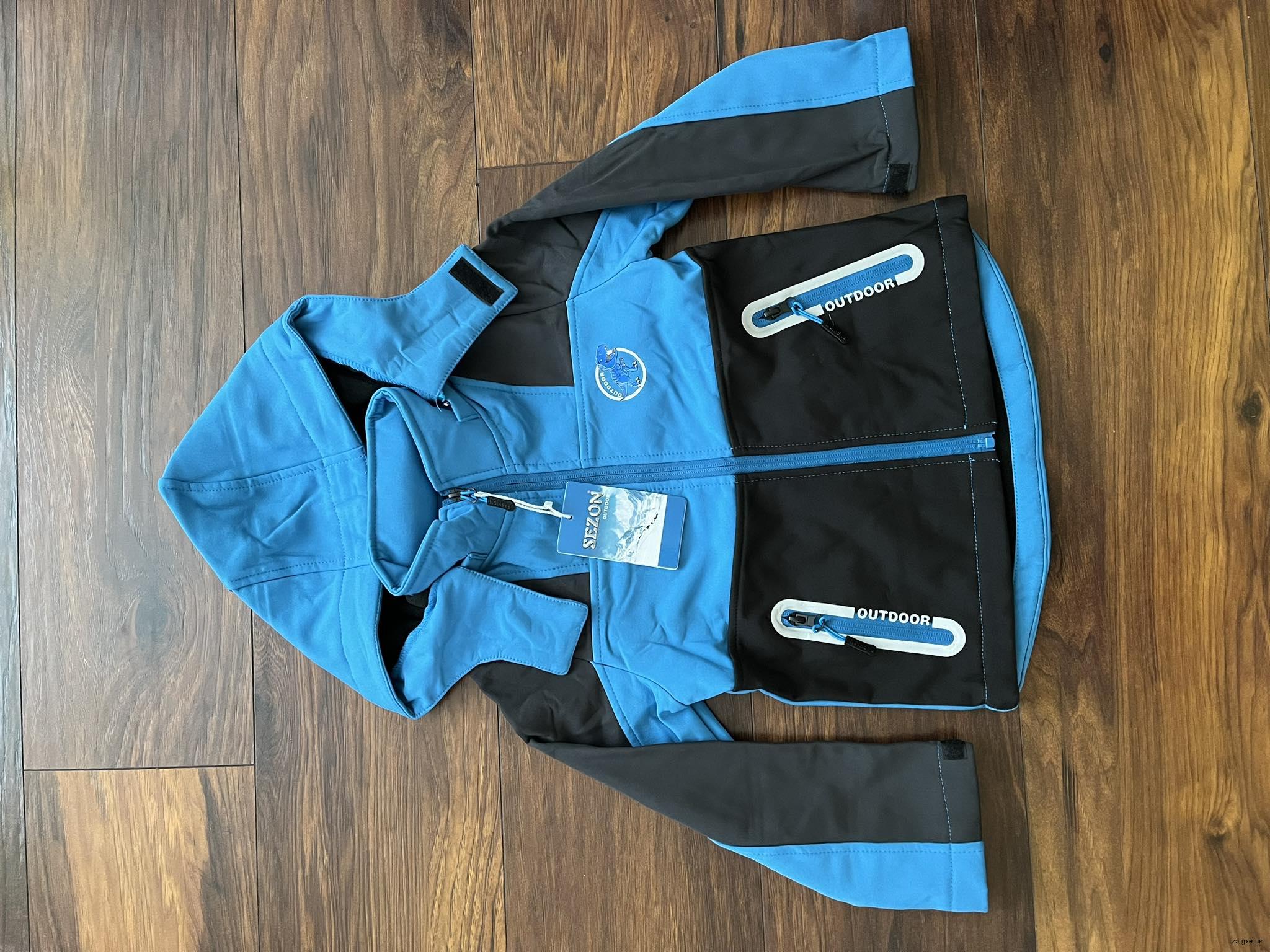  SOFTSHELLOVÁ BUNDA SEZON  vel. 104, 110, 116, 122